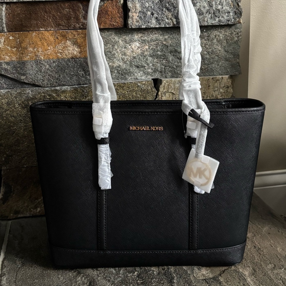 NWT Michael Kors Saffiano Leather Top Zip Tote - Picture 11 of 12